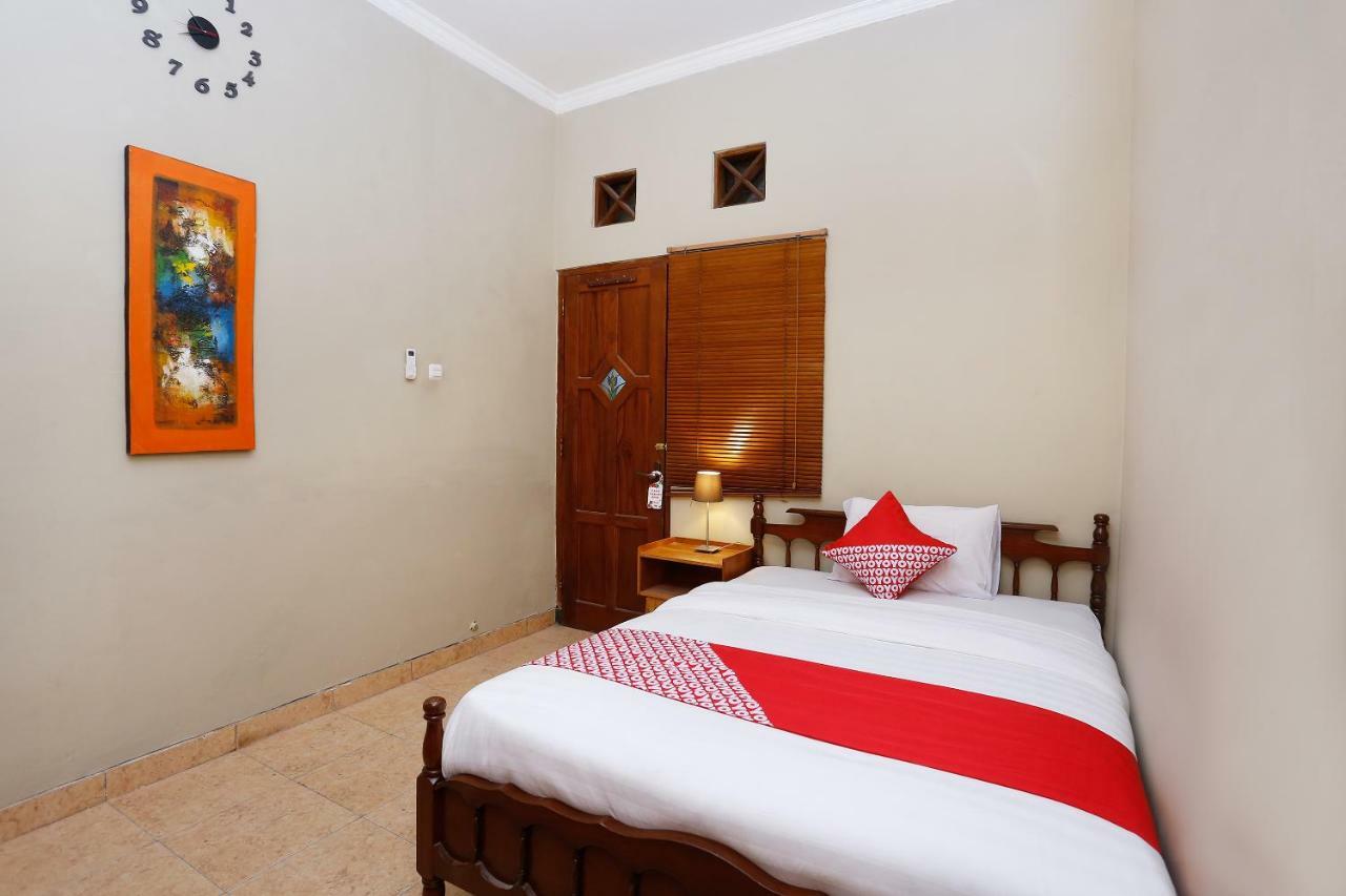 Oyo 1072 Kampung Condro Wulan Guesthouse Maguwo Exterior foto
